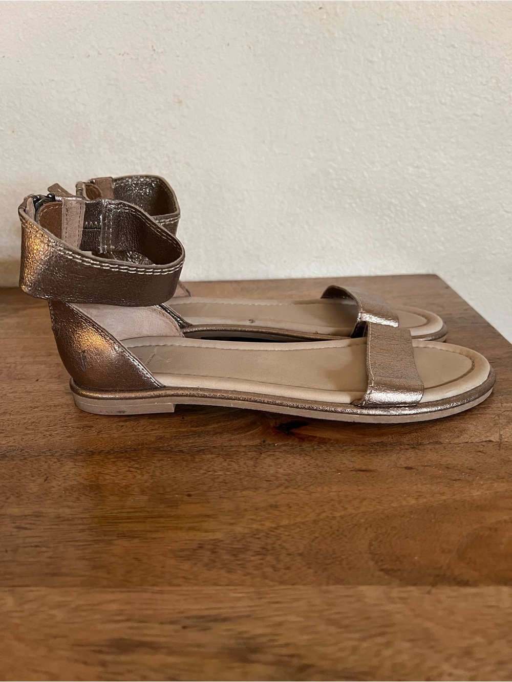Frye Phillip Gold Sandal Size 8.5 M